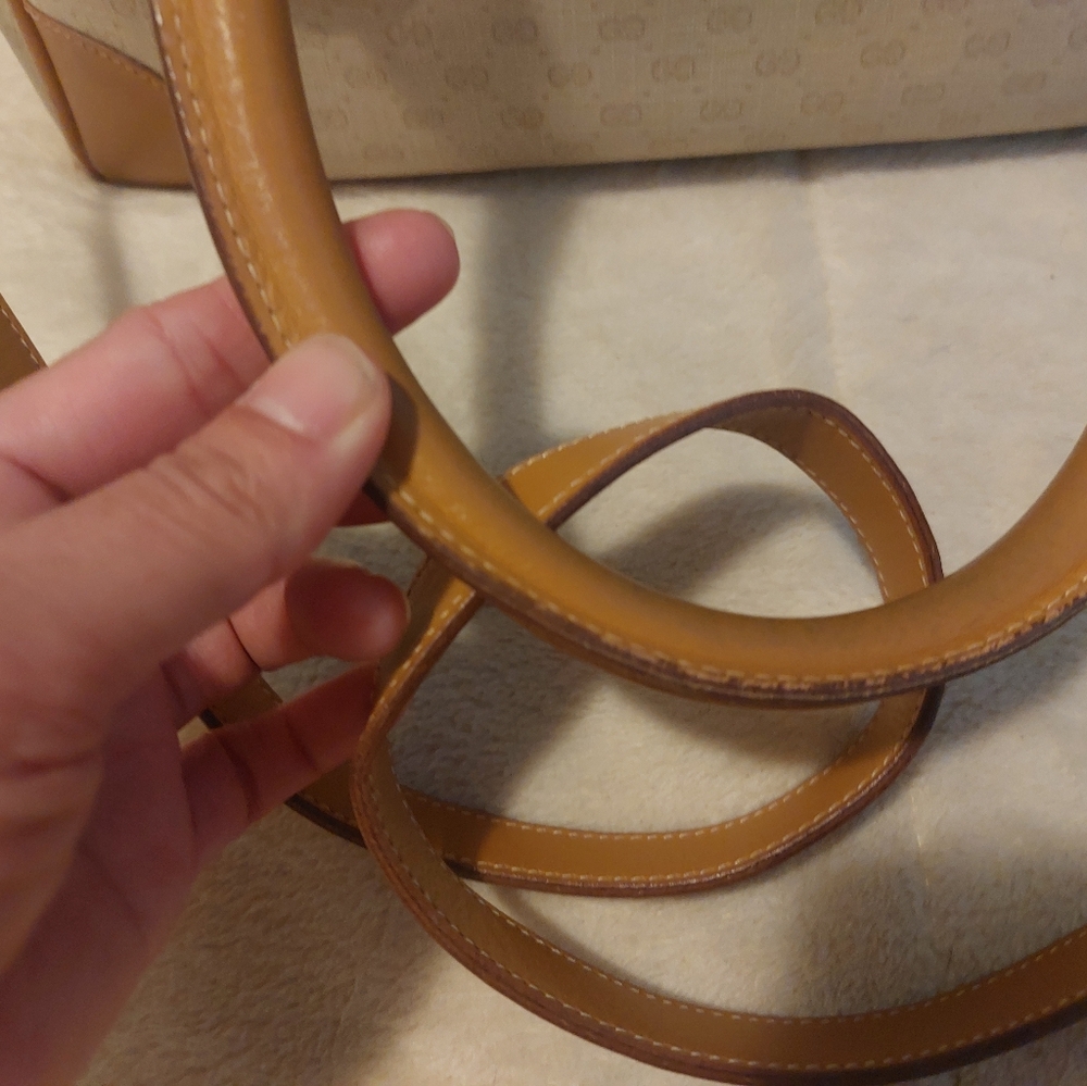 Authentic Vintage Gucci Body Bag - Picture 6 of 14